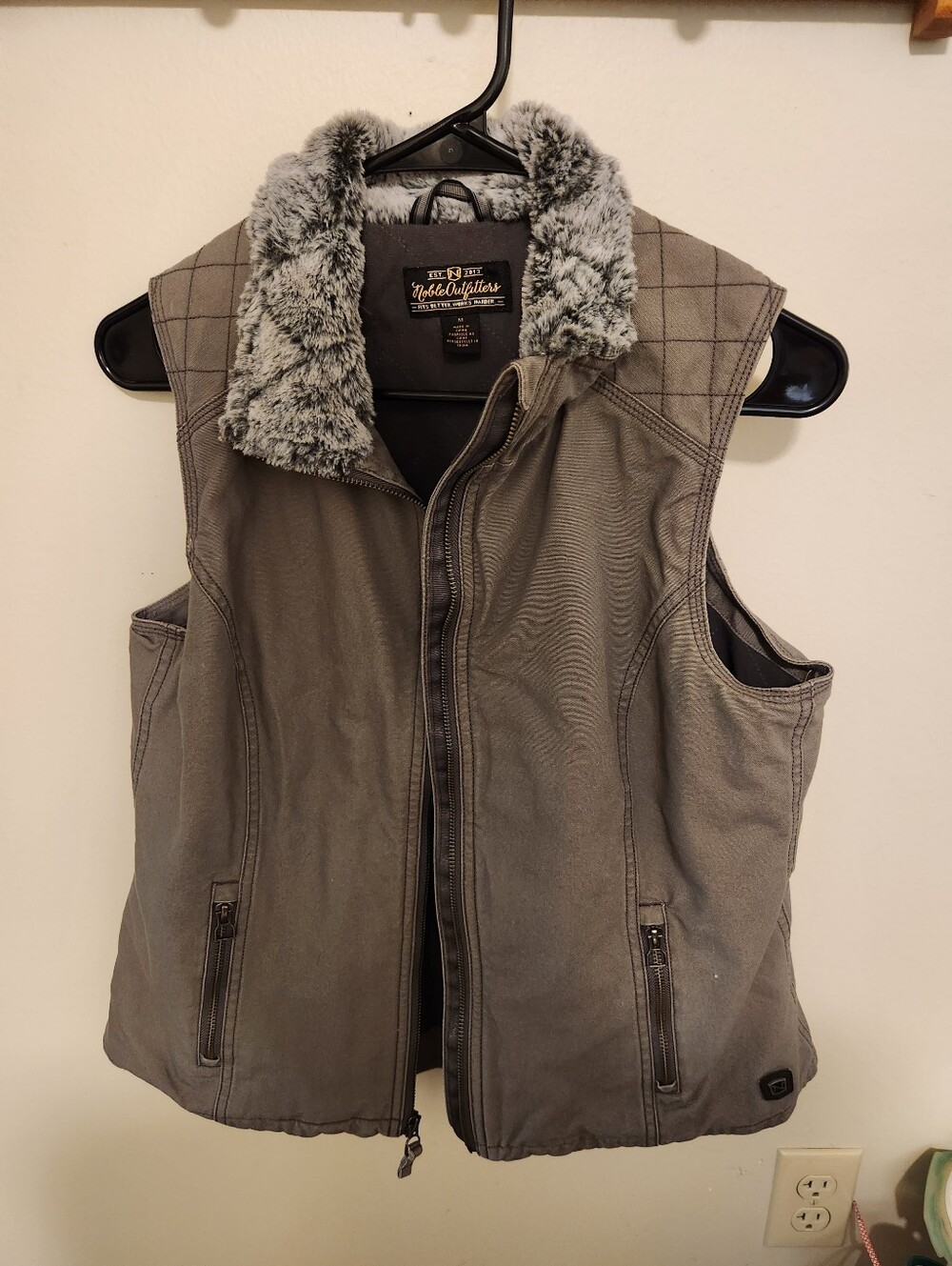 Noble Outfitters Women's Gray Faux-Fur Collar Vest M Medium